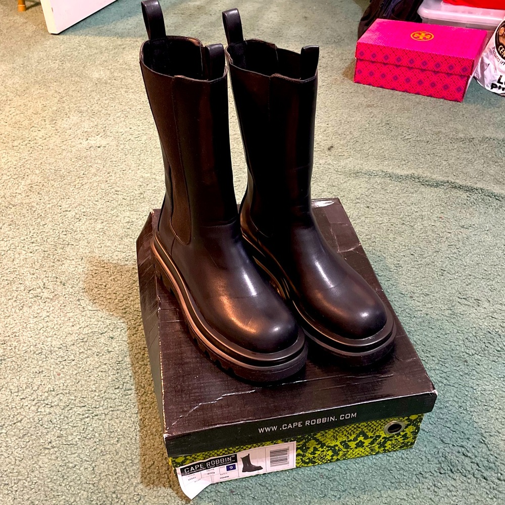 Venetta Lugg Boot🤩: Super cute, stylish.